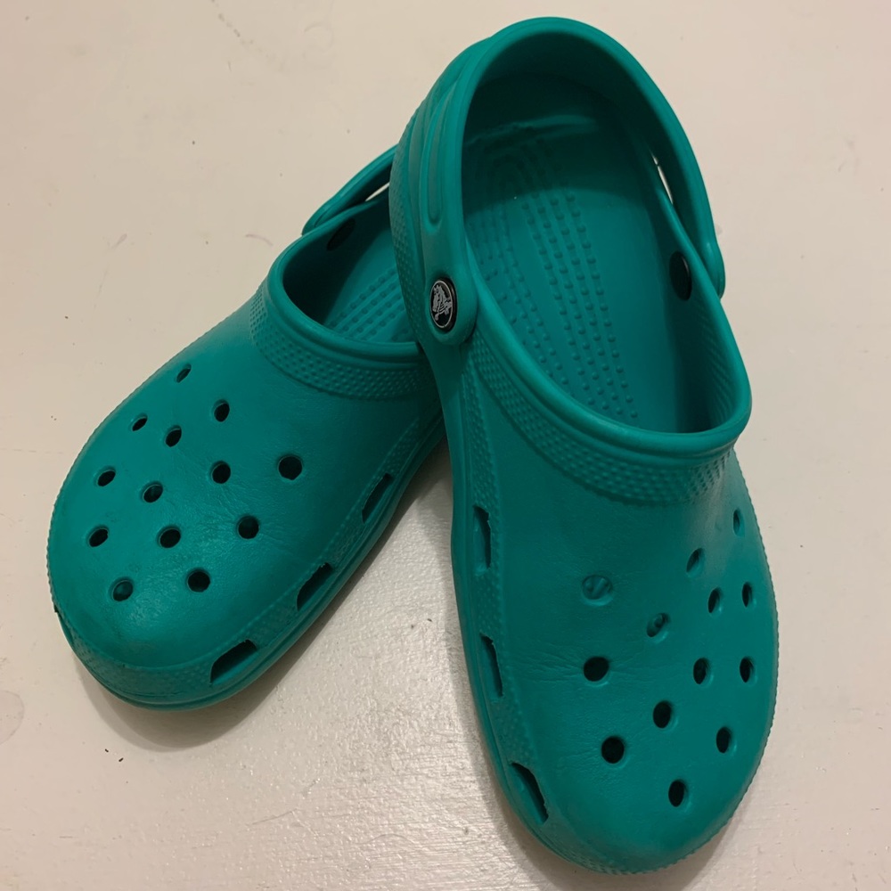 crocs